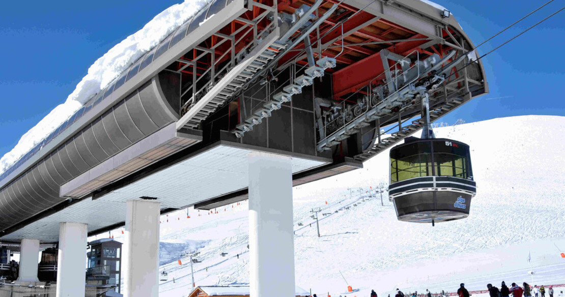 Luxury chalets in Alpe dHuez - the modern Troncon gondola from the Gognet area of the resort