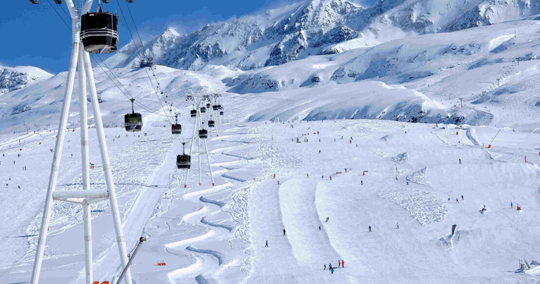 the skiing in Alpe d'Huez leads down to the resort centre
