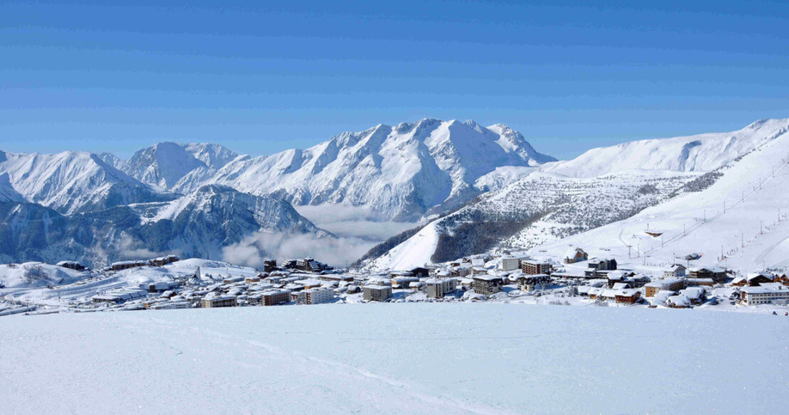 Luxury chalets in Alpe dHuez - the ski in ski out chalets on the right