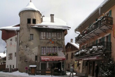 Luxury chalets and hotels in Flaine Samoens resort in France