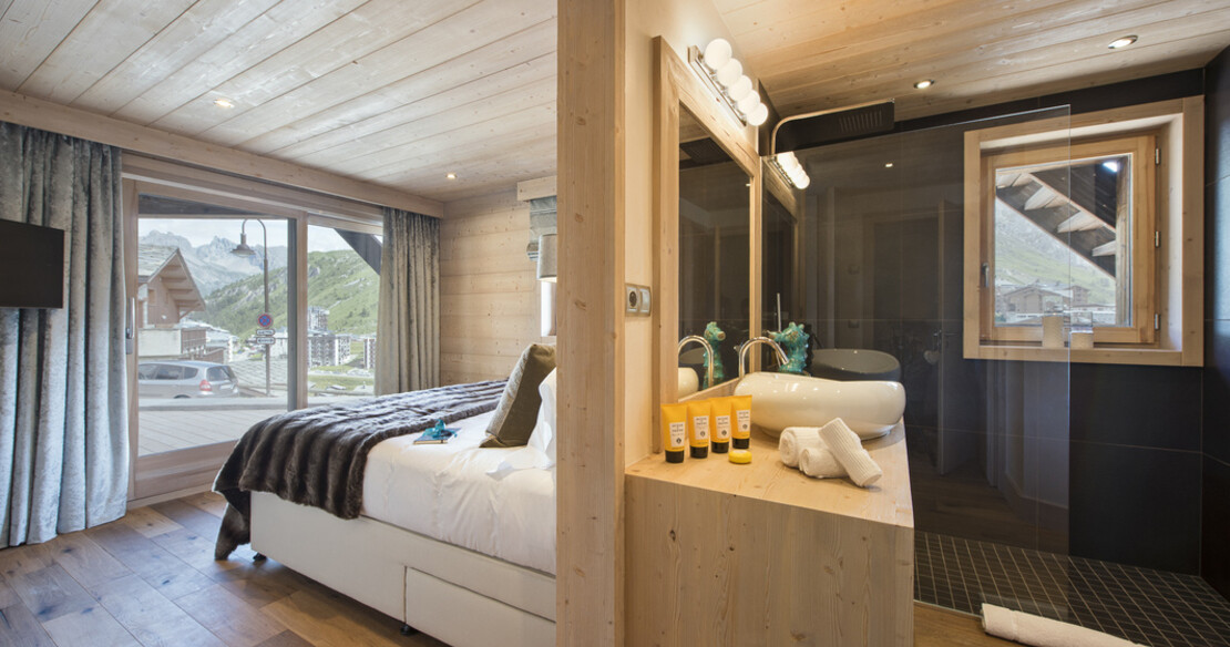 Luxury chalets in Tignes - Chalet Ambre bedroom