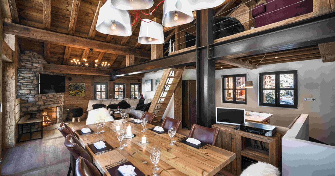 Chalet Papillon Val d'Isere - dining table