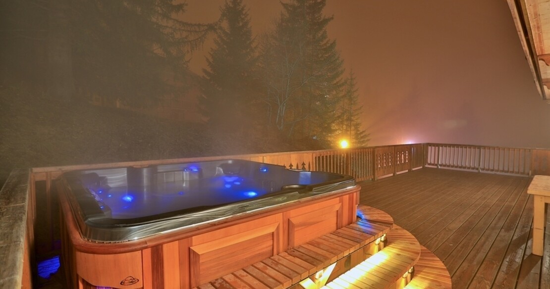 Chalet Pont du Cam Meribel - hot tub