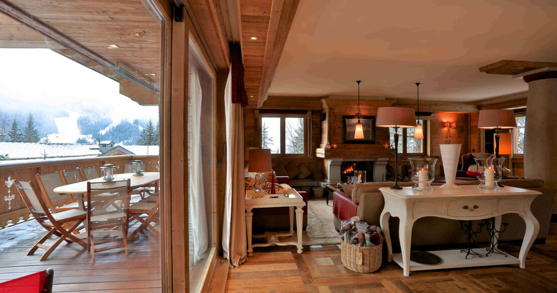 Chalet Trois Ours Meribel - sitting room and balcony