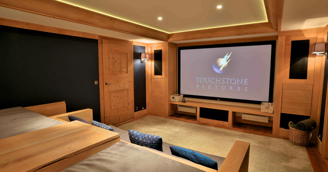 Chalet Trois Ours Meribel - cinema room