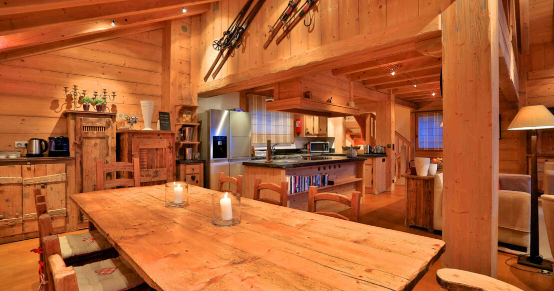 Chalet du Vallon Meribel Village - dining room table