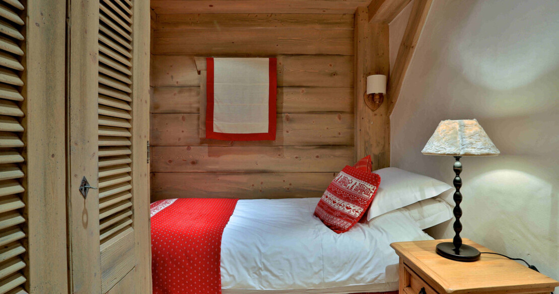 Chalet du Vallon Meribel Village - bedroom