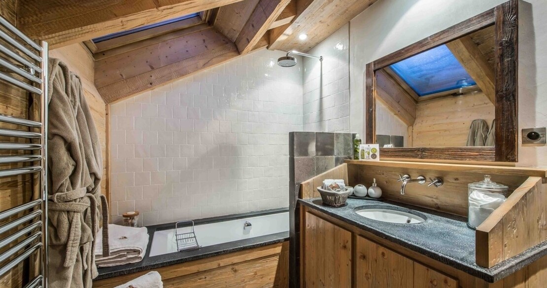 Chalet d'Hadrien Meribel - bathroom