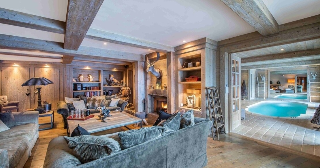 Chalet d'Hadrien Meribel - sitting room and pool