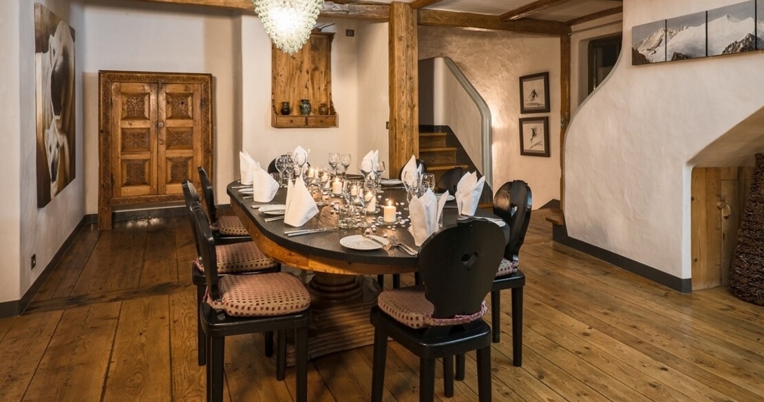 Chalet Alice - dining table