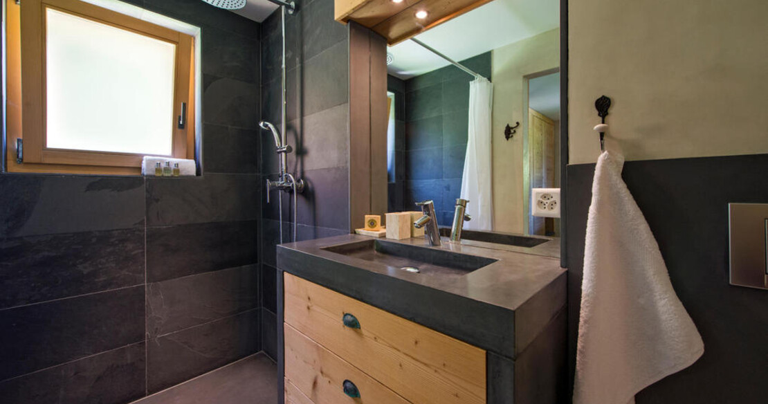 Chalet Rock - bathroom