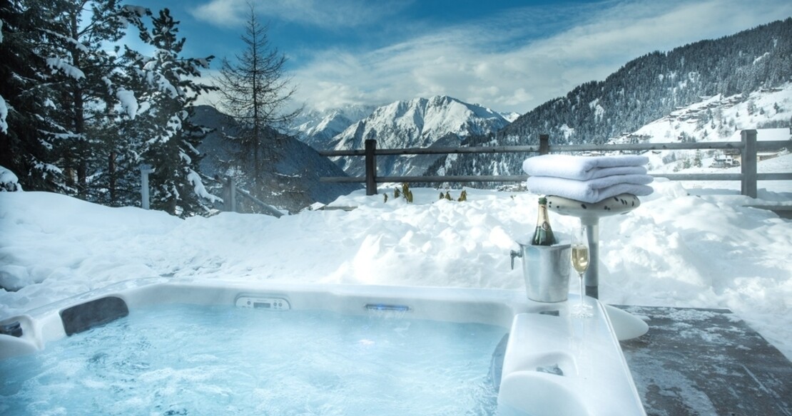 Chalet Rock - hot tub