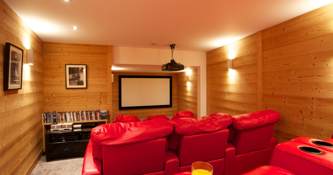 Chalet Bouquetin Morzine - cinema room