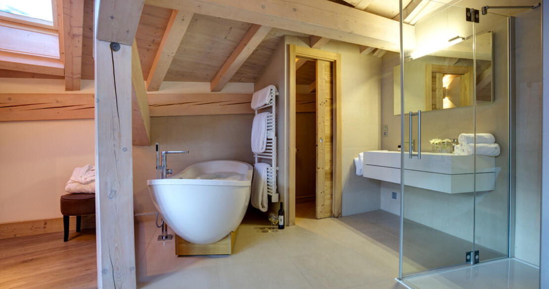 Chalet Bouquetin Morzine - open bathroom