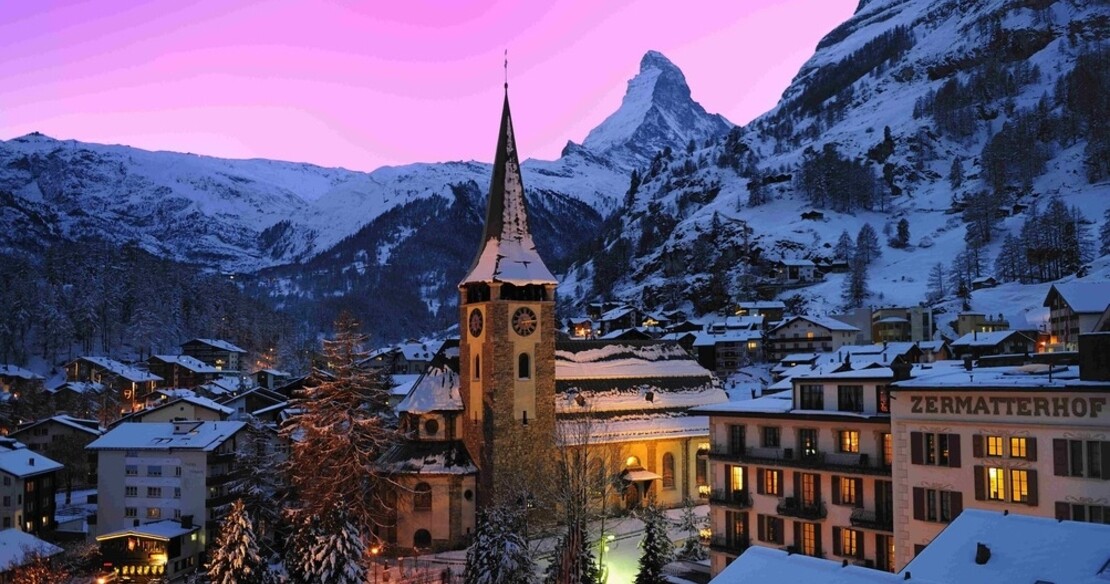 Christmas ski deals - an atmpspheric time to go skiing