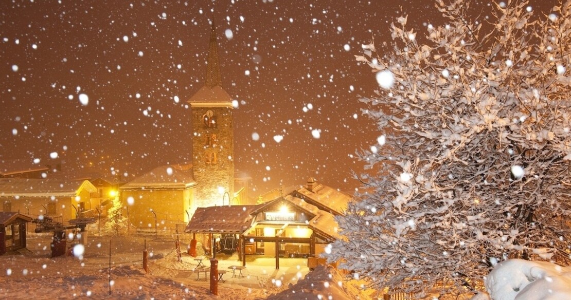 Christmas ski deals - snow at Christmas can be magical