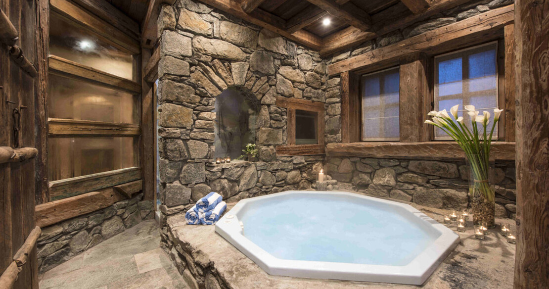 Chalet Montana Courchevel 1850 - indoor jacuzzi