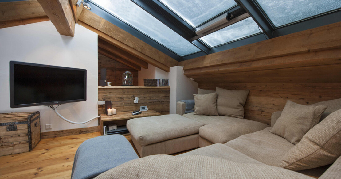 Chalet Treize Etoile Verbier - upstairs TV snug