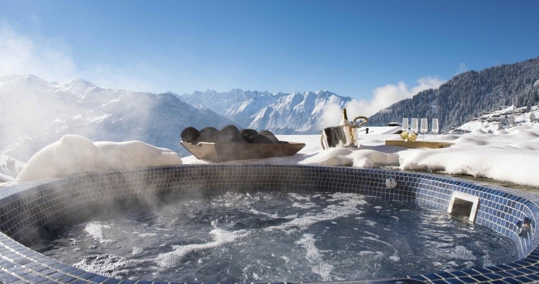 Chalet Chouqui Verbier - outdoor hot tub