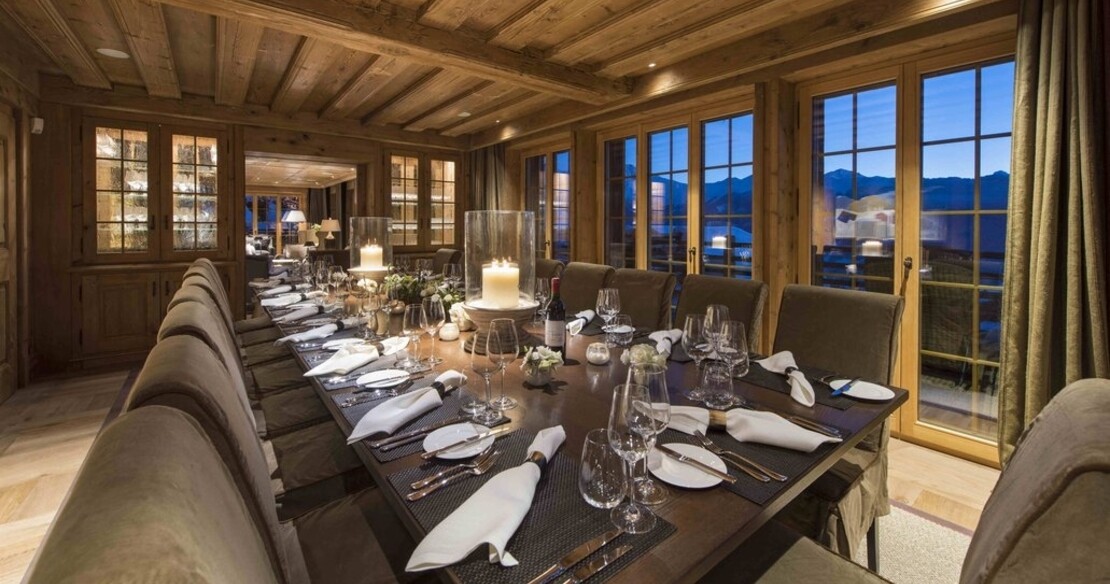 Chalet Chouqui Verbier - the dining room table