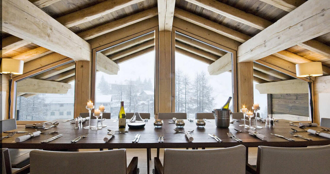 Chalet La Tene Val d'Isere - the dining room table