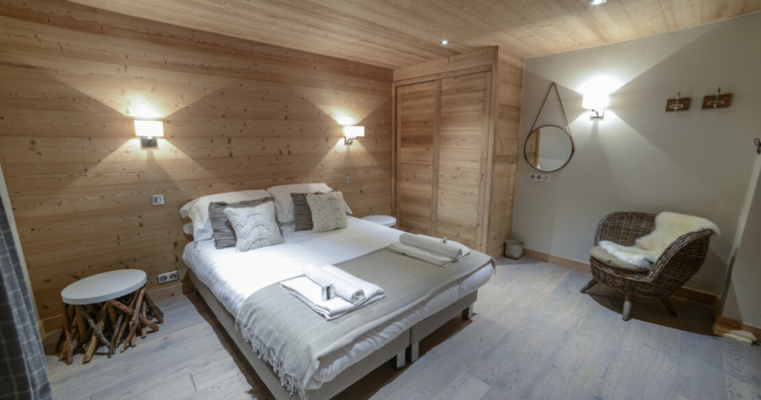 Chalet Les Pierrys in Morzine - double bedroom
