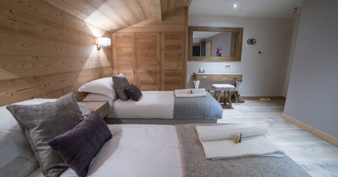 Chalet Les Pierrys in Morzine one of the twin bedrooms