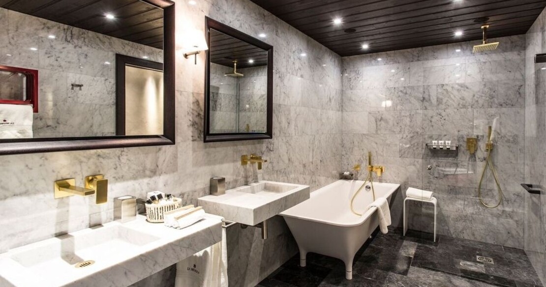 Chalet Ebene, Val d'Isere, marble bathroom