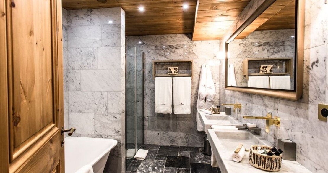 Chalet Ambre, Val d'Isere, bathroom 