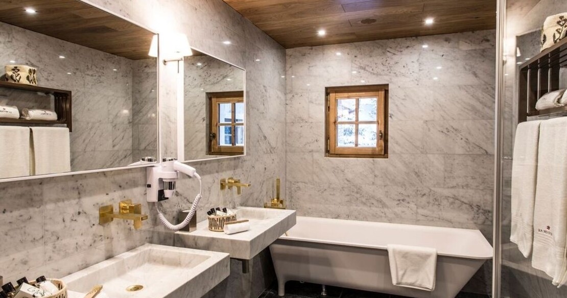 Chalet Chene, Val d'Isere, bathroom