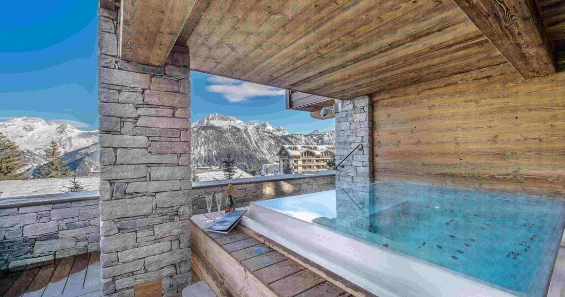 Chalet Cryst'Aile, Courchevel 1850, outdoor jacuzzi