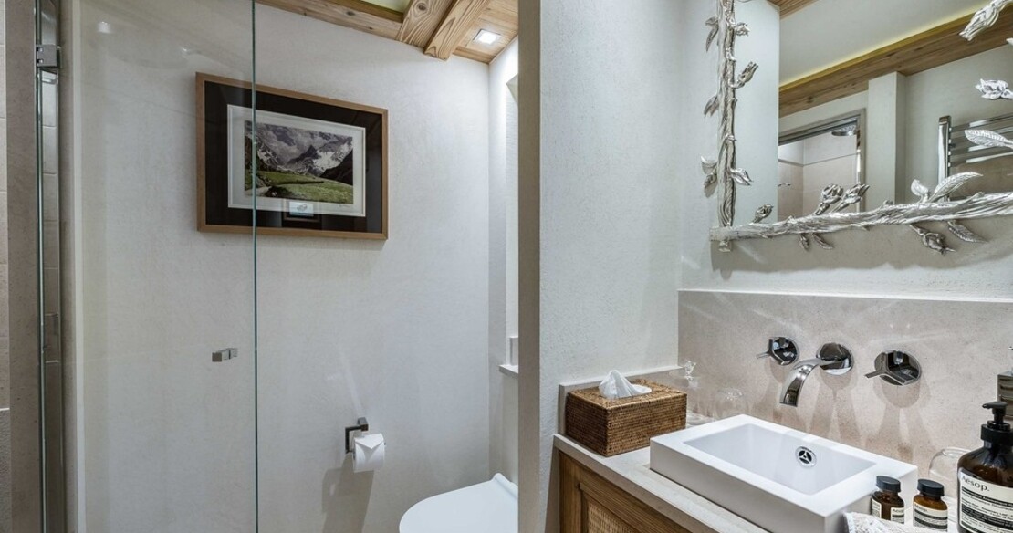 Chalet Bastidons, Courchevel 1850, bathroom