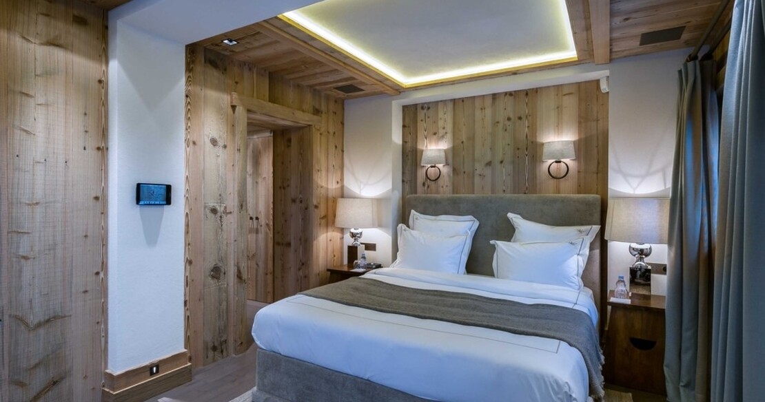 Chalet Cryst'Aile, Courchevel 1850, double bedroom