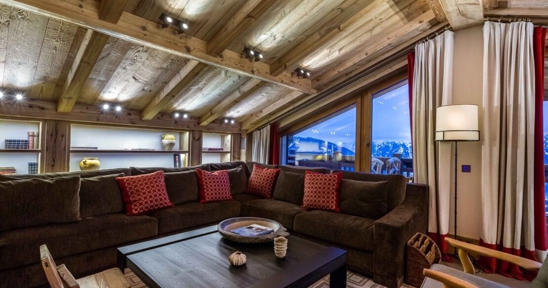 The main lounge in Chalet Nanuq, Courchevel 1850