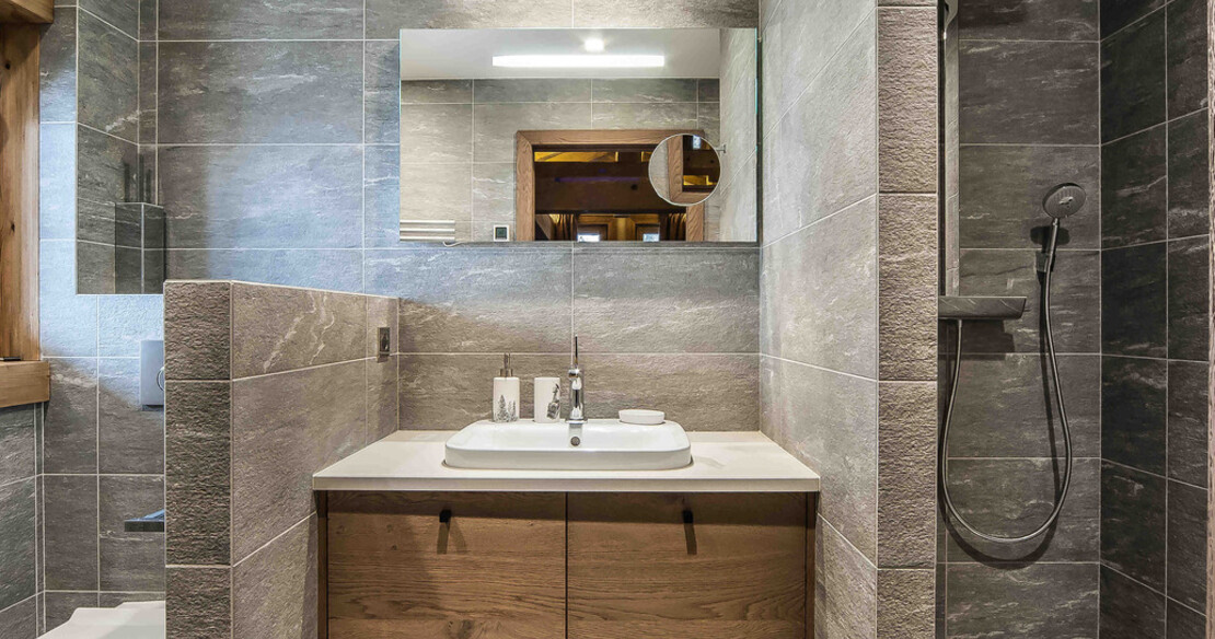 Chalet 1550, Courchevel Village, shower room