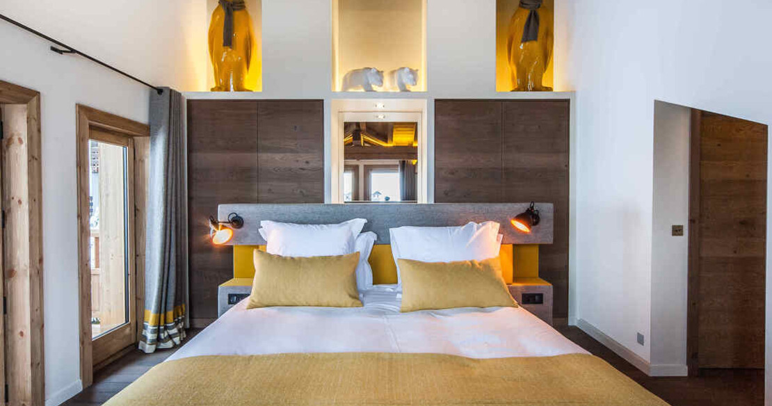 Chalet 1550, Courchevel Village, yellow double bedroom