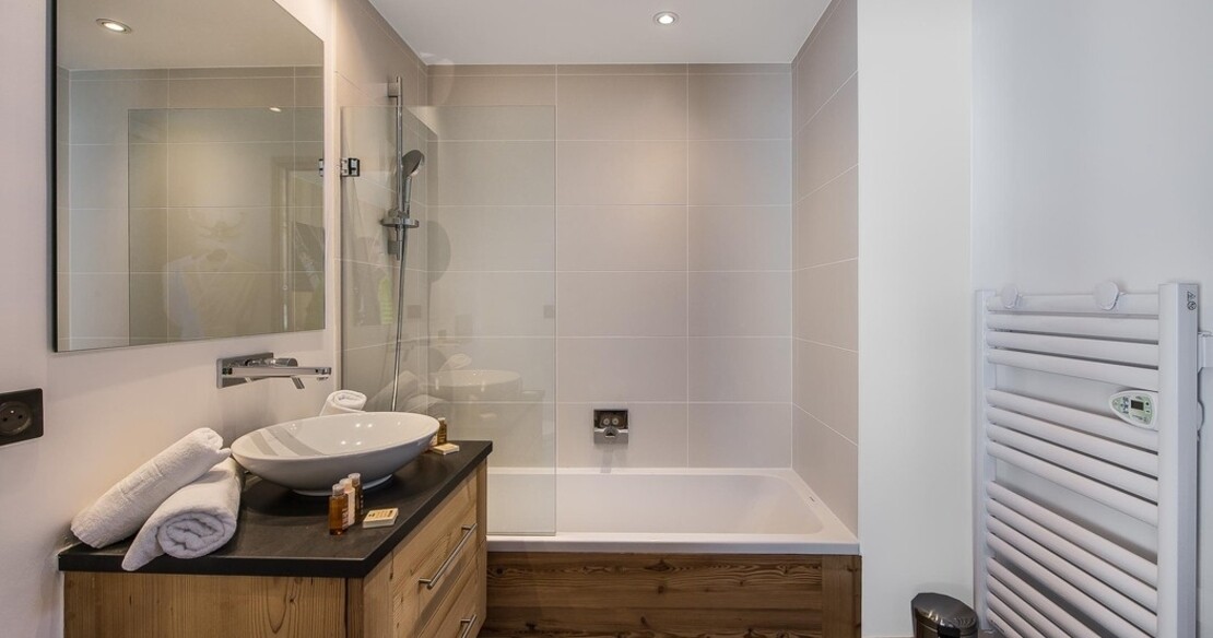 Chalet Ancolie, Courchevel 1550, The bathroom