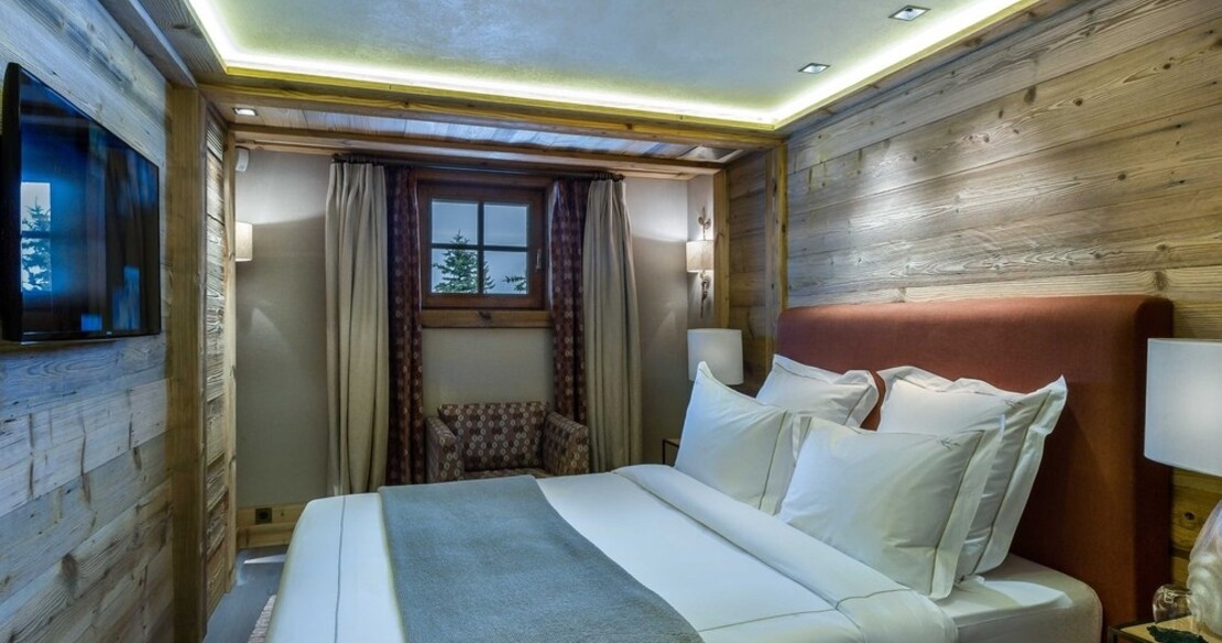 Chalet Bastidons, Courchevel 1850, double bedroom