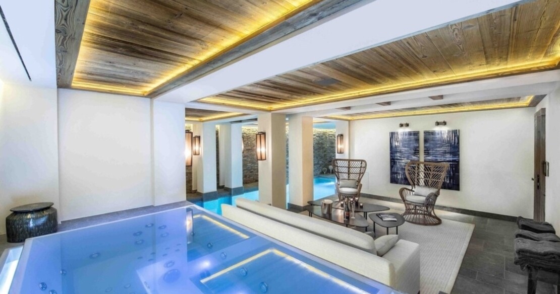 Chalet Cryst'Aile, Courchevel 1850, indoor jacuzzi