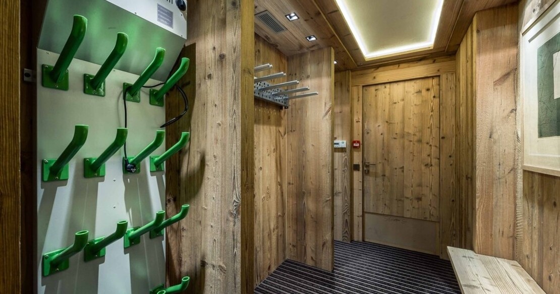 Chalet Nanuq, Courchevel 1850, ski and boot room