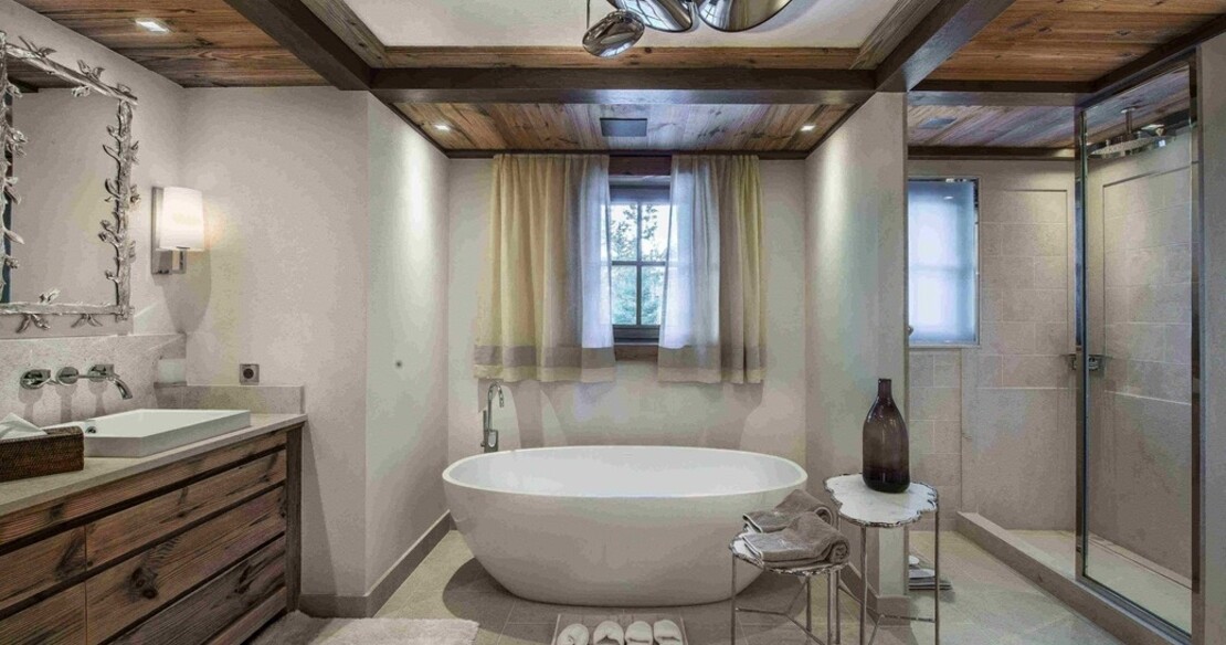 Chalet Cryst'Aile, Courchevel 1850, master bathroom