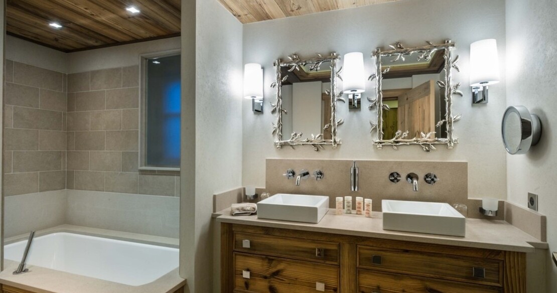 Chalet Nanuq, Courchevel 1850, bathroom