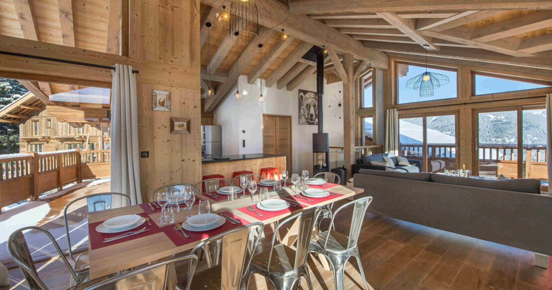 Chalet Ancolie, Courchevel 1550, the dining table 