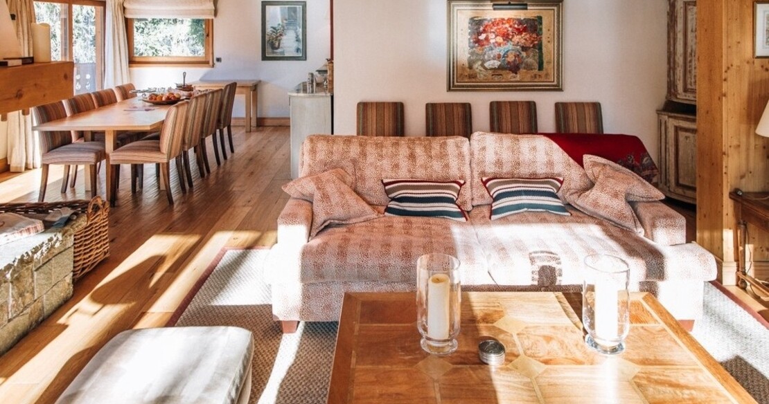 Chalet Bellevue, Meribel, sofas in the sitting room