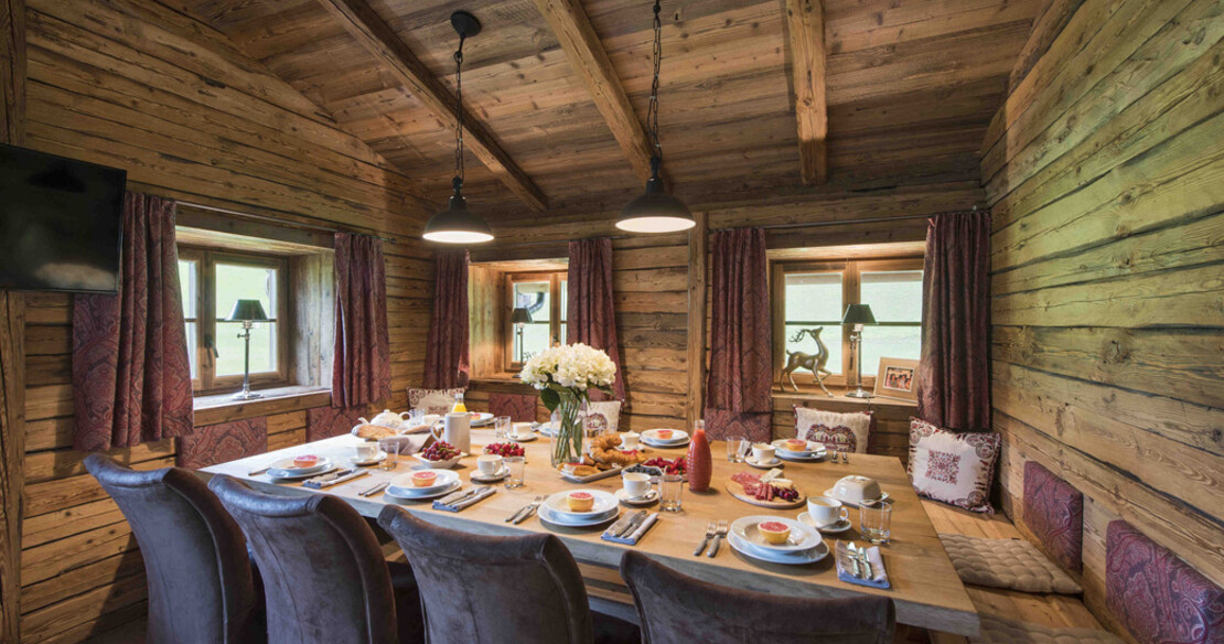 Chalet Tschoder - dining area