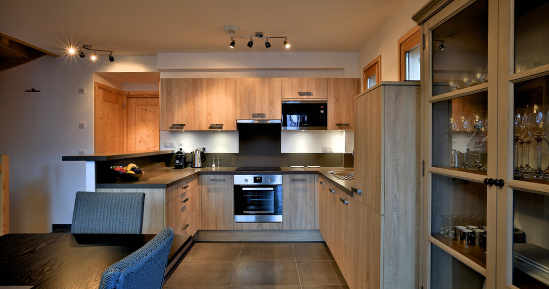 Chalet Aphylla + Aralia St Martin kitchen